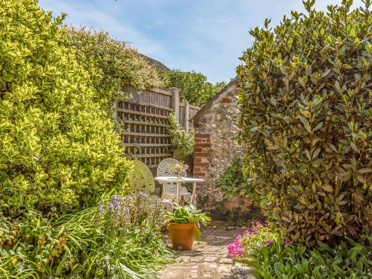 Pass The Keys Charming Apartment Attached To Thatched Cottage Τσίτσεστερ Εξωτερικό φωτογραφία