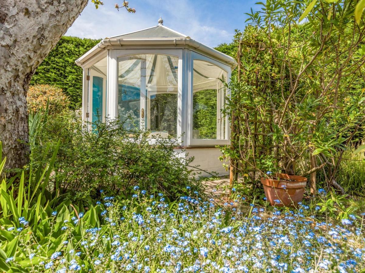 Pass The Keys Charming Apartment Attached To Thatched Cottage Τσίτσεστερ Εξωτερικό φωτογραφία